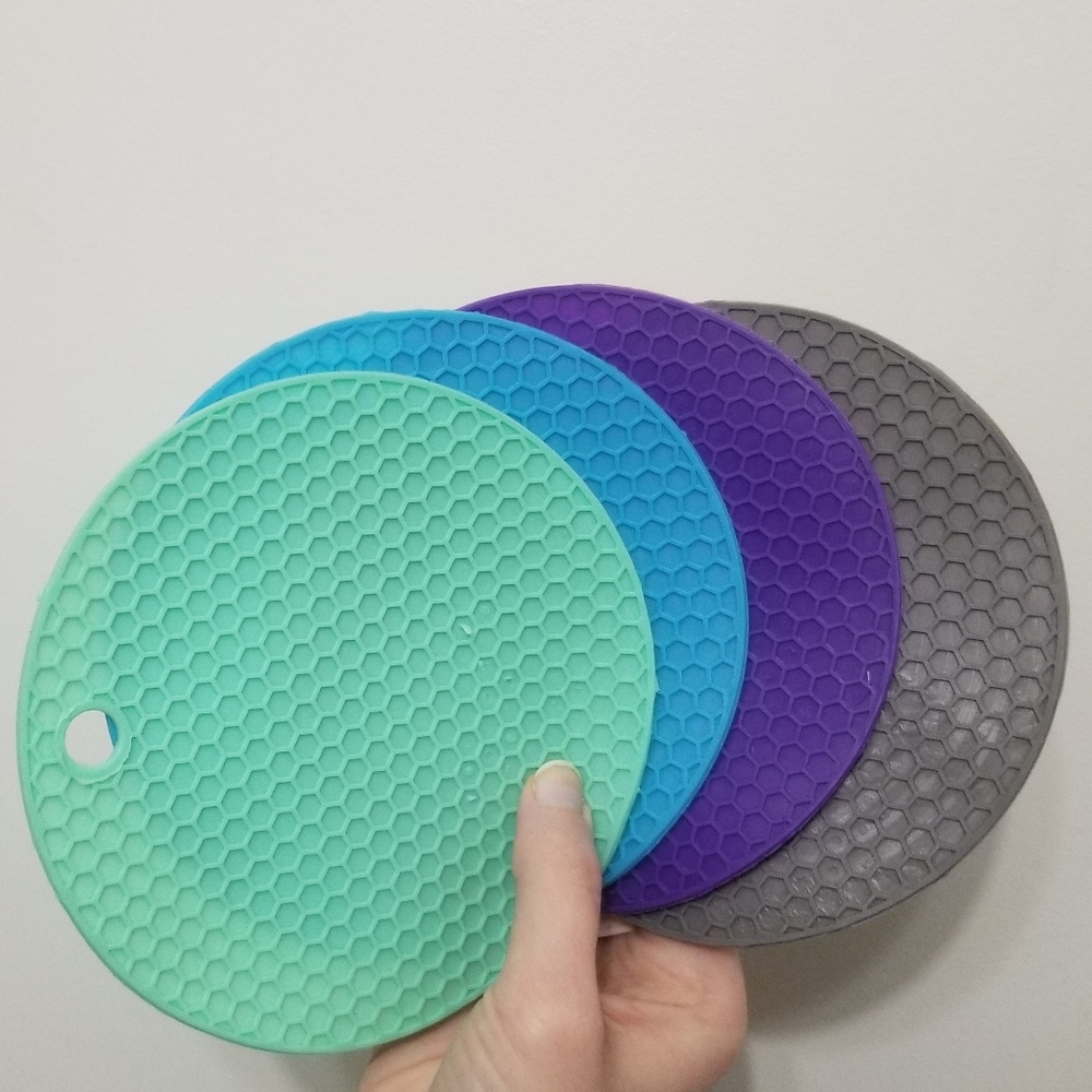 8 NWOT silicone hot pads, just under 6" - Picture 4 of 5